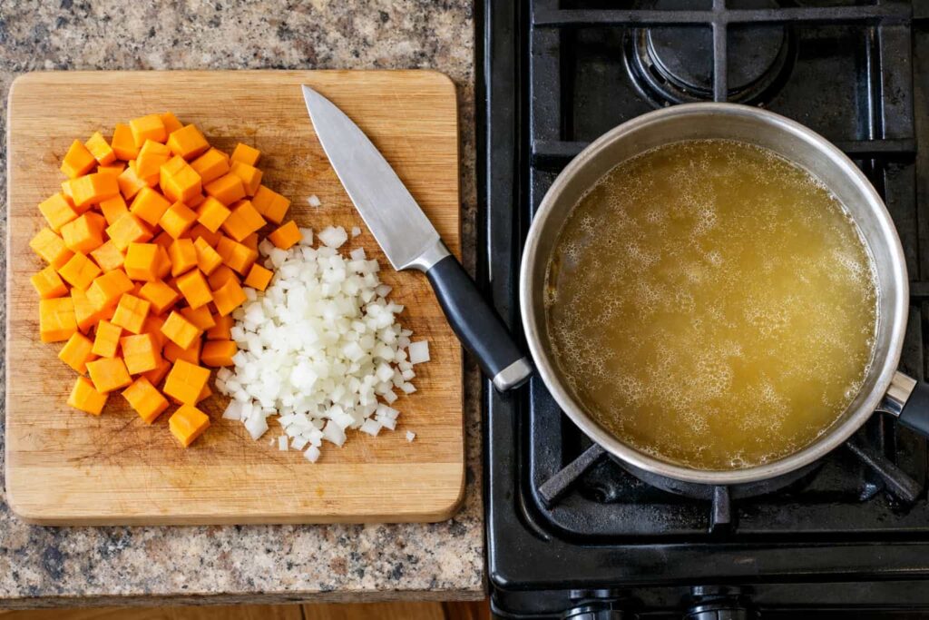 Ingredienti pronti per il risotto alla zucca