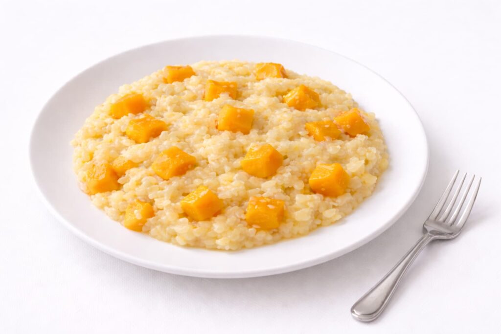 Risotto alla zucca cremoso servito nel piatto